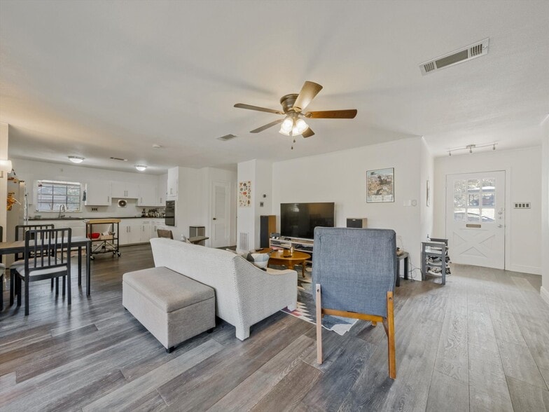 More Photos Of 2326 Hartford Rd, Austin Apartments For Sale