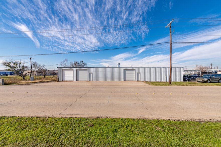 More Photos Of 140 Coin St, Fort Worth Warehouse For Sale