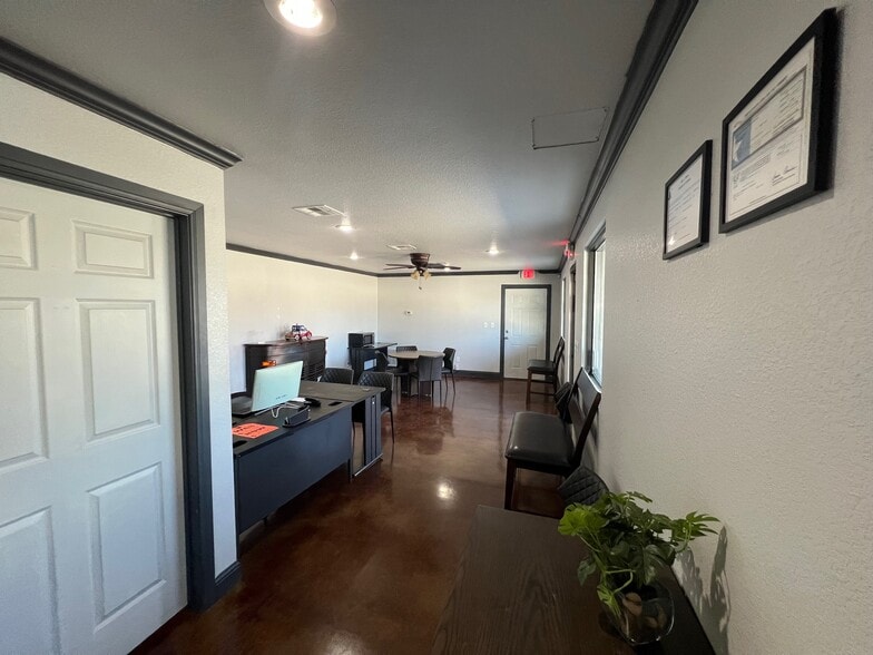 More Photos Of 1800 E Rancier Ave, Killeen Auto Dealership For Sale