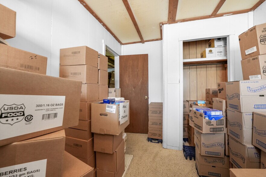 More Photos Of 10907 Main St, Honor Flex For Sale