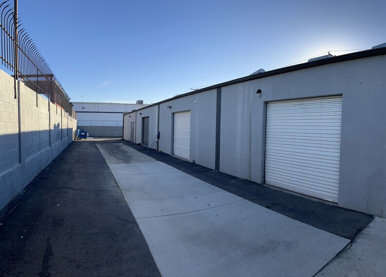 More Photos Of 2401-2413 S Broadway, Santa Ana Manufacturing For Sale