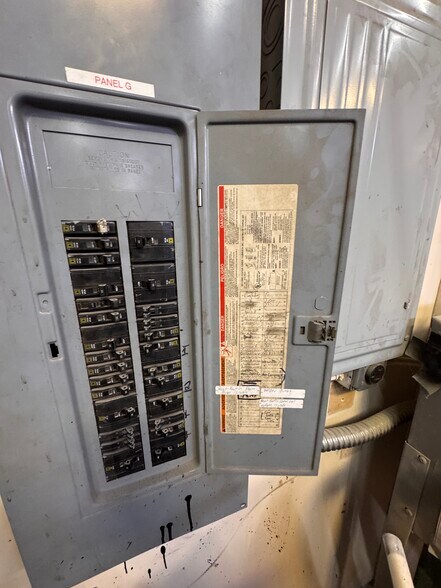 More Photos Of 8017 S 1st St, Wellington Medical For Sale