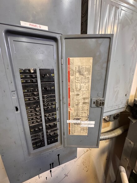 More Photos Of 8017 S 1st St, Wellington Warehouse For Sale