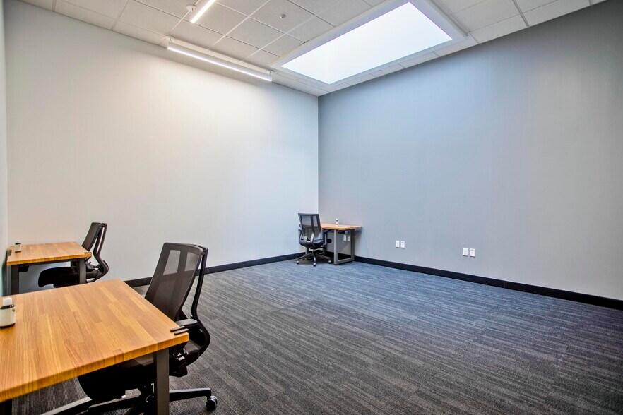 More Photos Of 98 Lower Westfield Rd, Holyoke Office For Sale