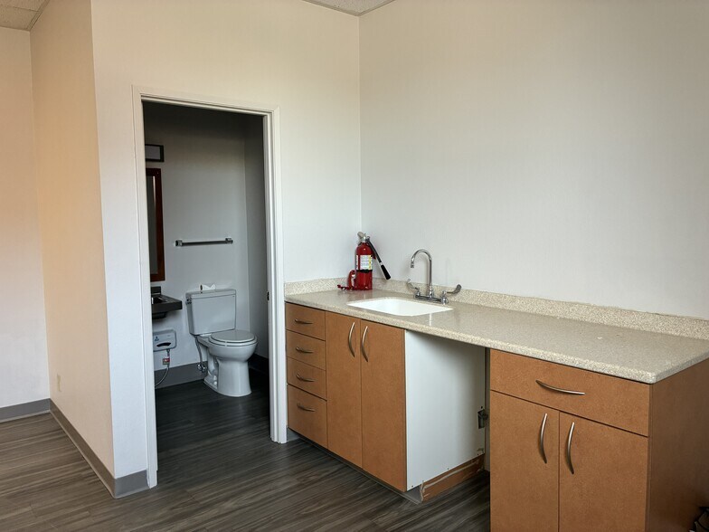 More Photos Of 33 N 1st St, Ashland Medical For Lease