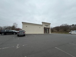 More Photos Of 474 N Main St, Southington Storefront For Lease