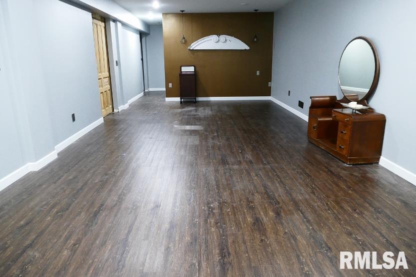 More Photos Of 109 Elizabeth Pointe Dr, Germantown Hills Office For Sale