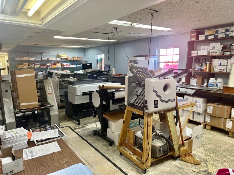 More Photos Of 5519 Hanley Rd, Tampa Storefront Retail Office For Sale