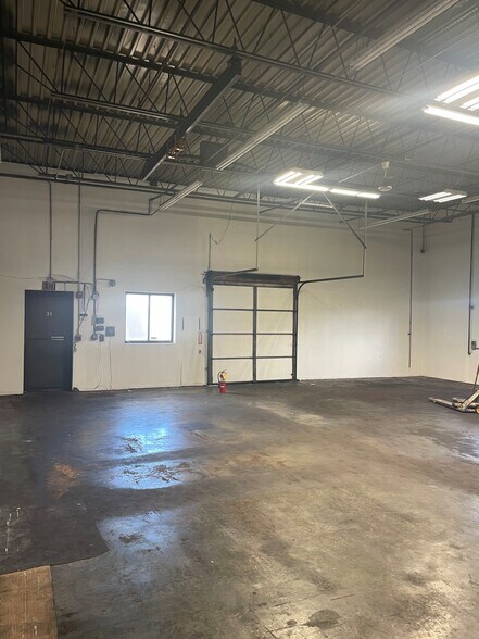 More Photos Of 31-39 Flagship Dr, North Andover Light Distribution For Lease