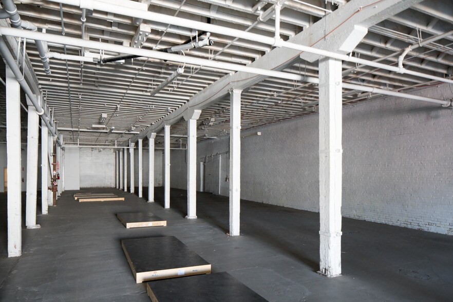 More Photos Of 1101-1135 E 5th St, Los Angeles Warehouse For Lease