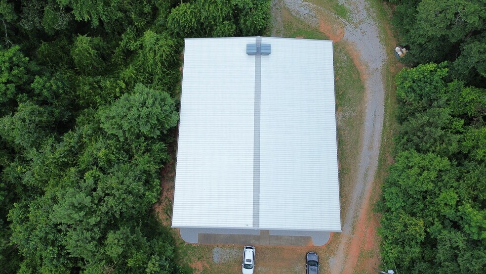 More Photos Of 425 S Jackson St, Hartwell Industrial For Lease