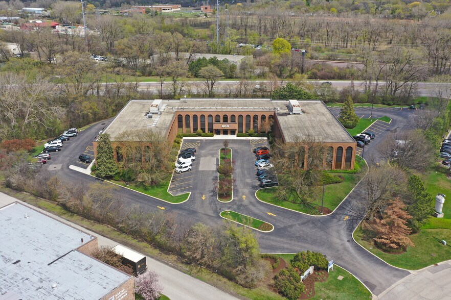 More Photos Of 900 N Shore Dr, Lake Bluff Office For Lease