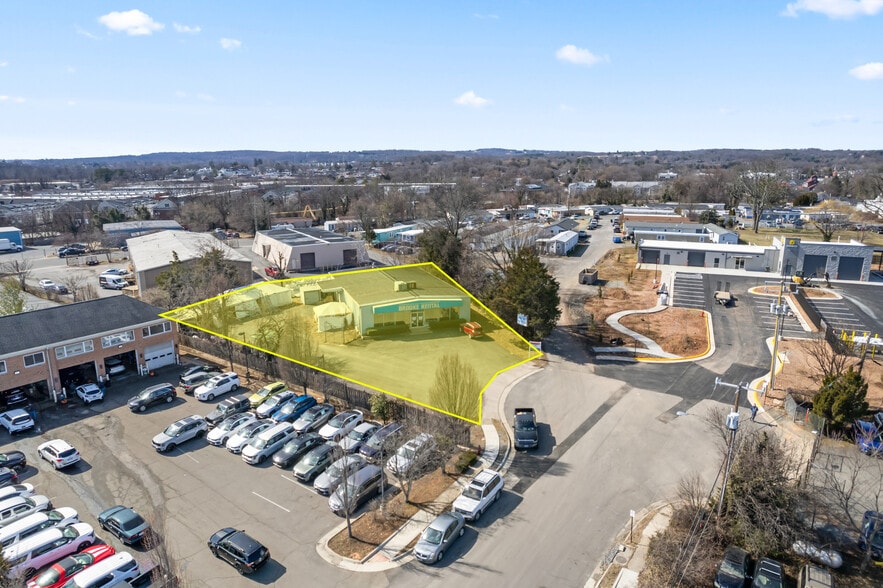 More Photos Of 309 Parker Ct SE, Leesburg Freestanding For Lease