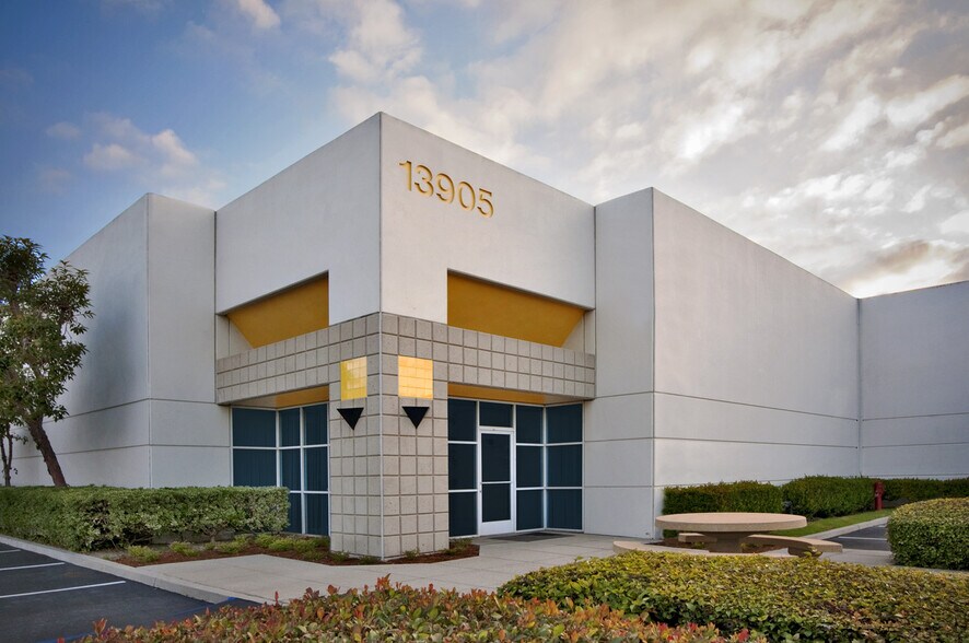 Primary Photo Of 13933 Magnolia Ave, Chino Unknown For Lease