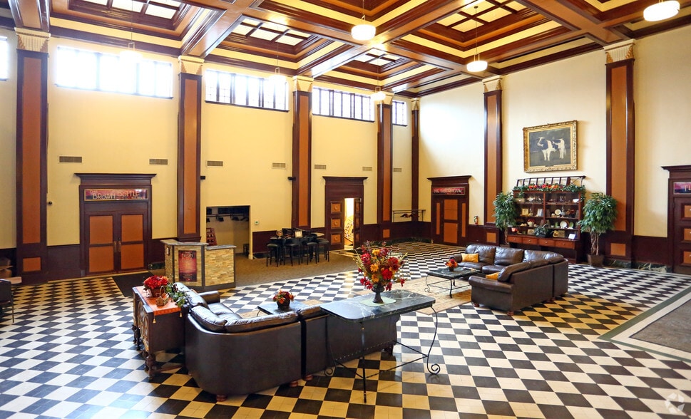 More Photos Of 209 W 5th St, Waterloo Apartments For Lease