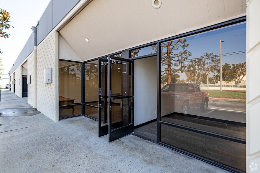 More Photos Of 350 E Orangethorpe Ave, Placentia Warehouse For Lease