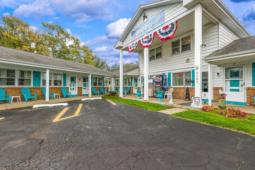 More Photos Of 3107 W Lake Rd, Erie Hotel For Sale