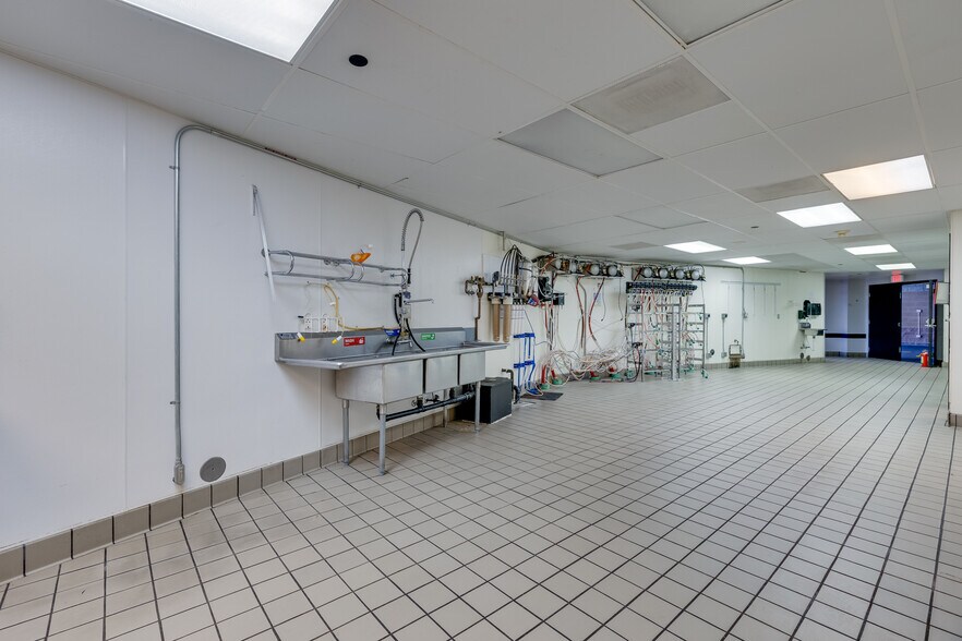More Photos Of 16501 SE Division St, Portland Movie Theatre For Sale