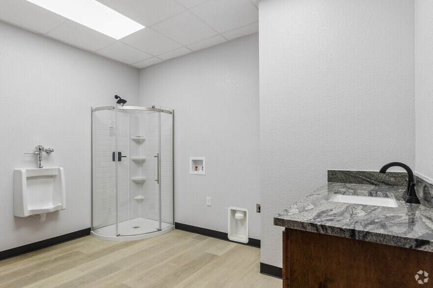 More Photos Of 16511 W Basin St, Odessa Industrial For Lease