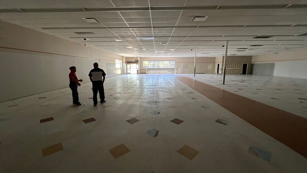 More Photos Of 1533 E Pembroke Ave, Hampton Drugstore For Lease