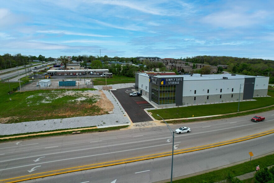 More Photos Of 543 West Old Weaver, Springfield Self Storage For Sale