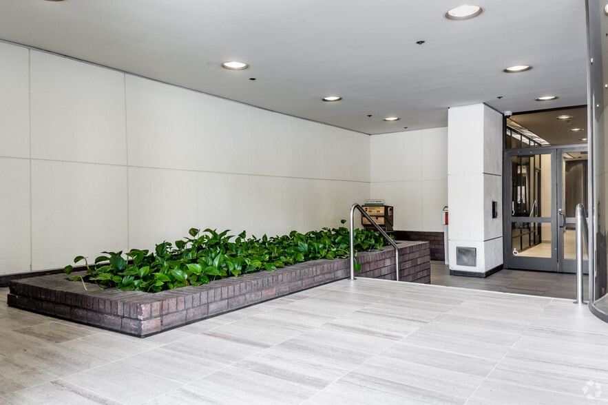 More Photos Of 2001 Wilshire Blvd, Santa Monica Office For Lease