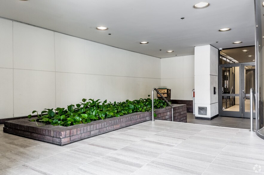 More Photos Of 2001 Wilshire Blvd, Santa Monica Office For Lease
