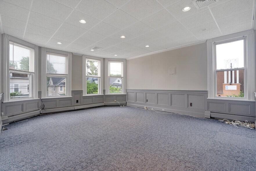 More Photos Of 374 Clifton Ave, Clifton Office For Sale