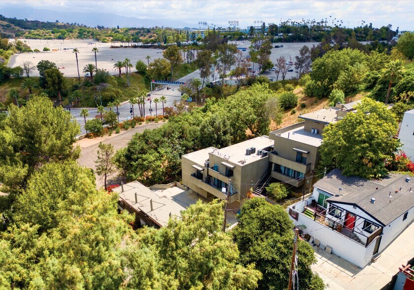 More Photos Of 1188 Innes Ave, Los Angeles Apartments For Sale