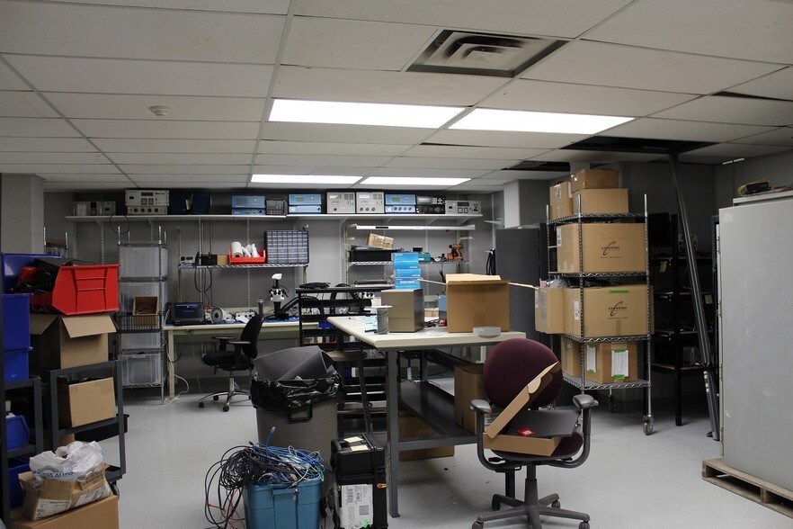 More Photos Of 148 Manitou Dr, Kitchener Office For Lease