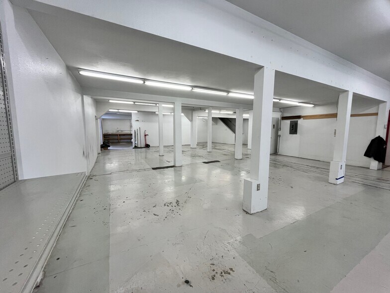 More Photos Of 1204 Bendigo Blvd N, North Bend Auto Dealership For Lease