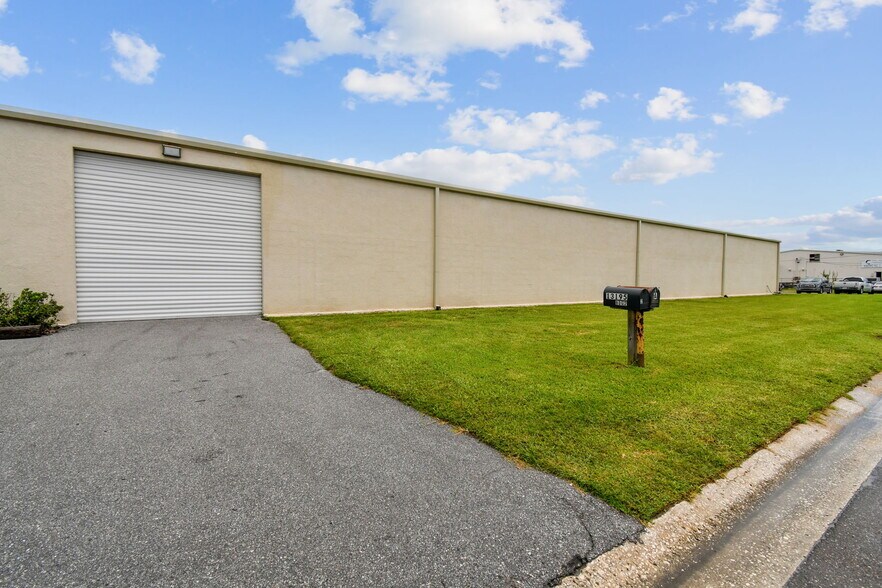 More Photos Of 13195 N 49th St N, Clearwater Warehouse For Lease