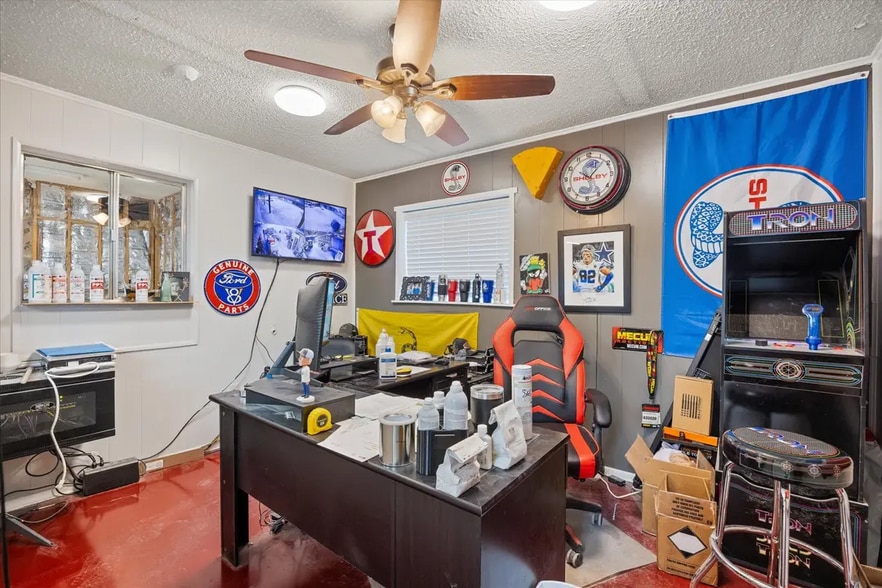 More Photos Of 1409 NE Barnard St, Glen Rose Storefront Retail Office For Sale