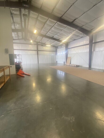 More Photos Of 7007 Cowboy Way, Billings Warehouse For Lease