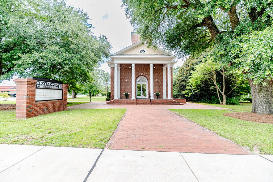 More Photos Of 211 Main st, Broadway Religious Facility For Sale