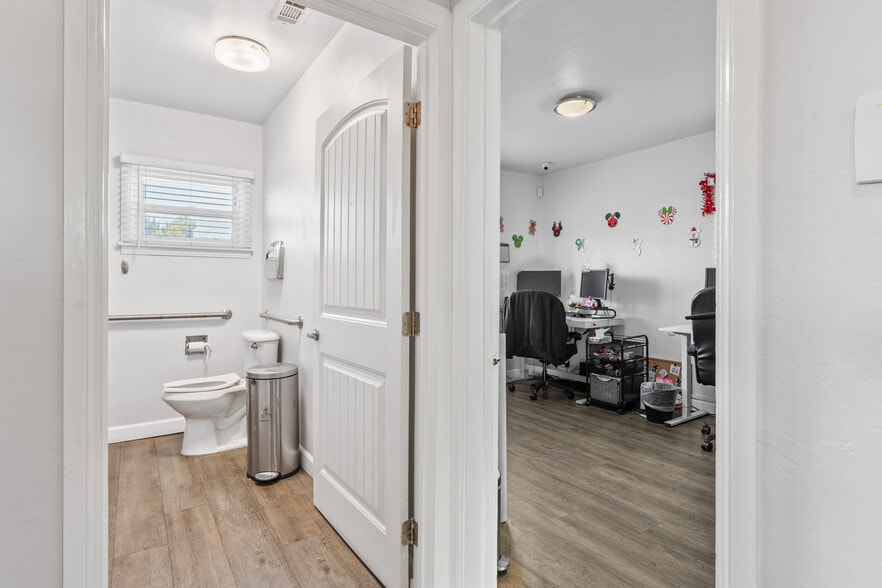 More Photos Of 76 Alabama St, Redlands Office For Lease