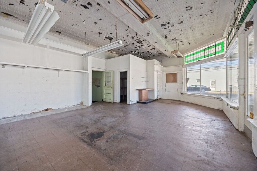 More Photos Of 101 Broad St, Columbia Flex For Sale