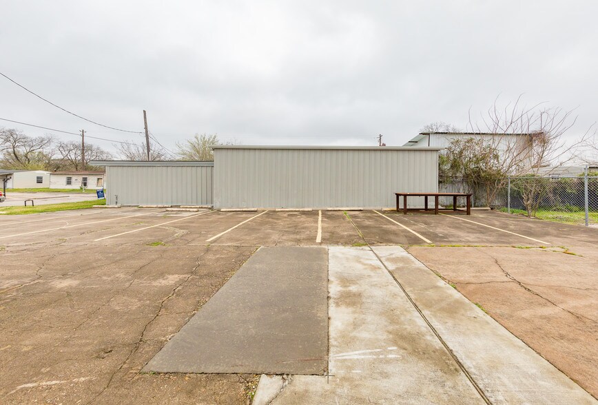 More Photos Of 1103 Center St, Pasadena Warehouse For Sale