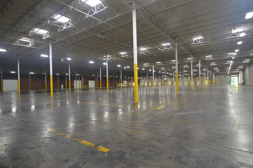 More Photos Of 7300 Reames Rd, Charlotte Warehouse For Lease