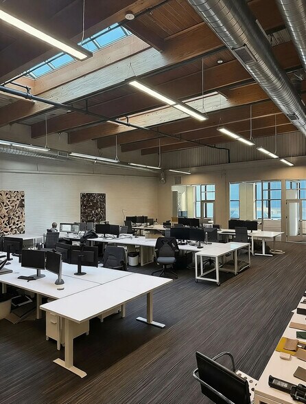More Photos Of 11 W Illinois St, Chicago Loft Creative Space For Lease