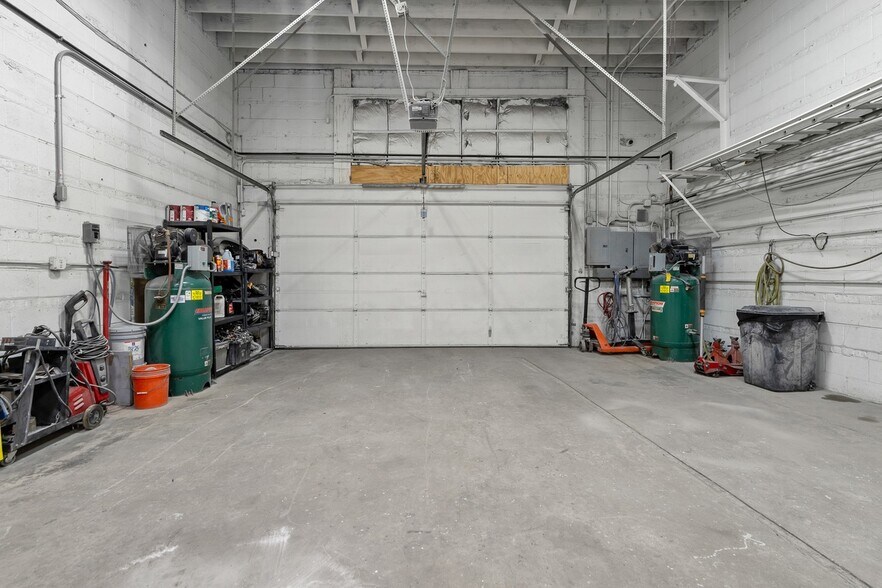 More Photos Of 5512 W 79th St, Burbank Storefront Retail Residential For Sale