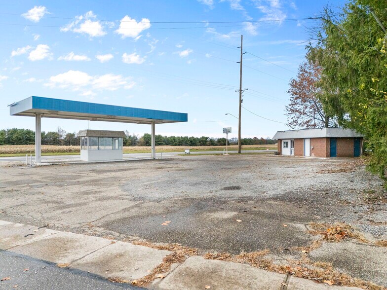 More Photos Of 1204 Erie Ave SW, Navarre Truck Stop For Lease