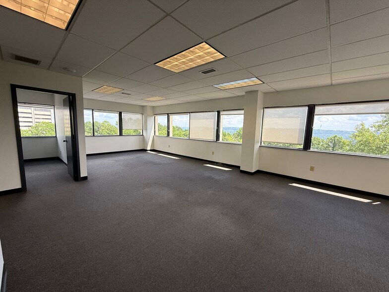 More Photos Of 530 Beacon Pky W, Birmingham Office For Sale