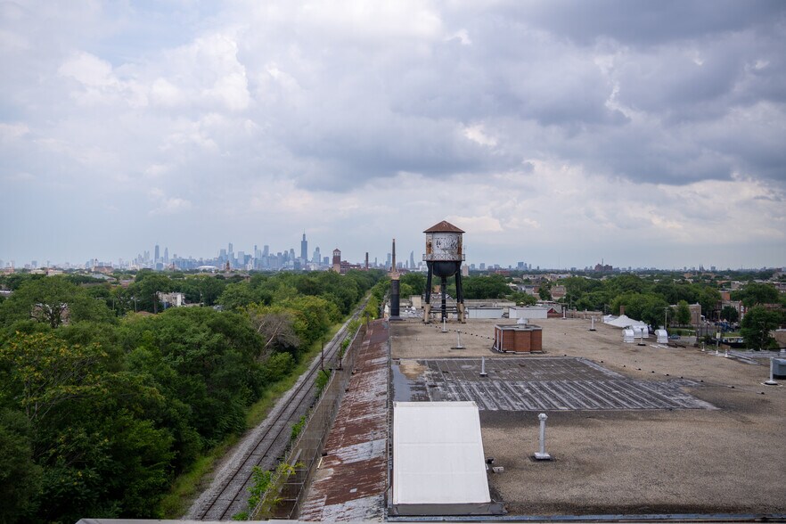 More Photos Of 4100 W Fillmore St, Chicago Warehouse For Lease