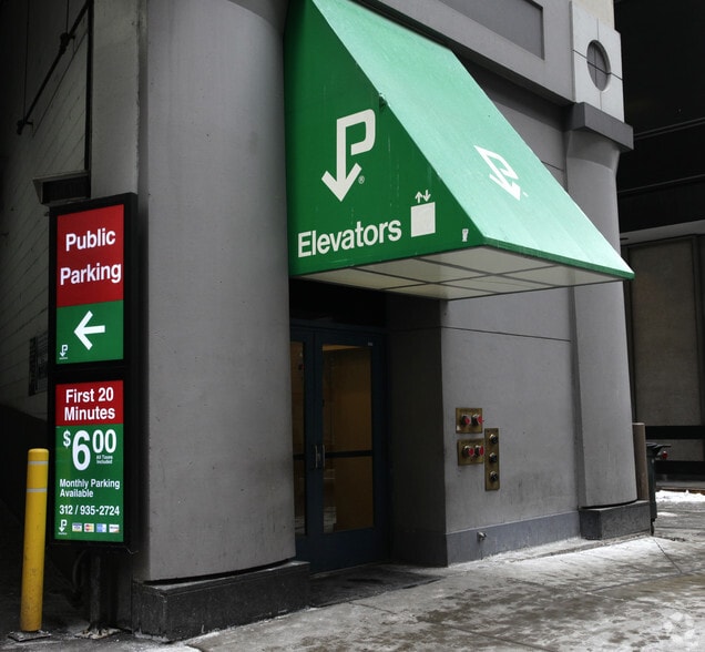 More Photos Of 21-31 E Adams St, Chicago Parking Garage For Lease