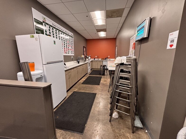 More Photos Of 345 S Kino Pky, Tucson Warehouse For Sale