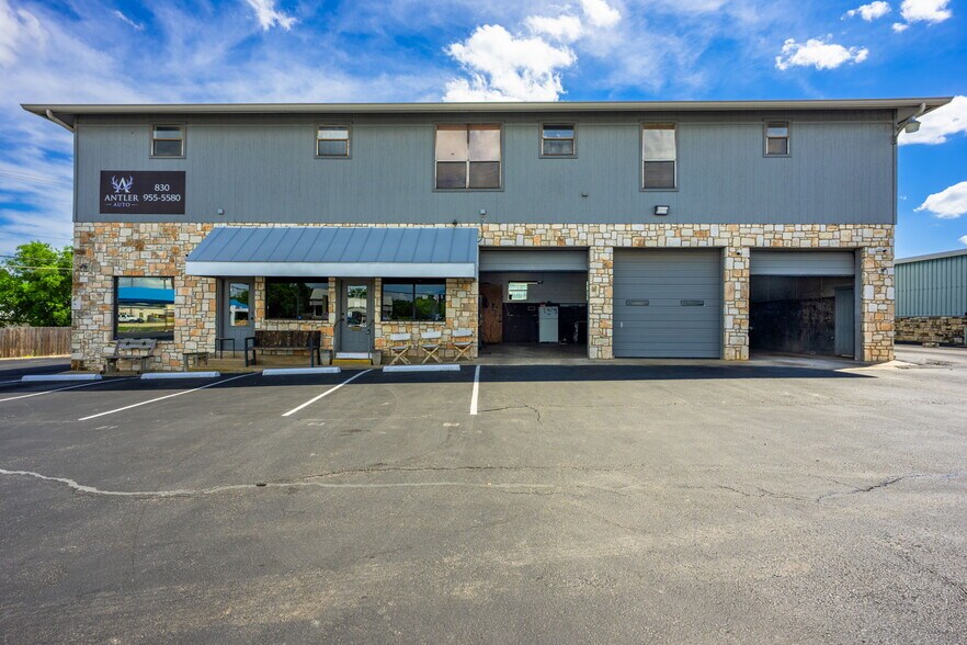 More Photos Of 1903 Junction Hwy, Kerrville Auto Repair For Sale