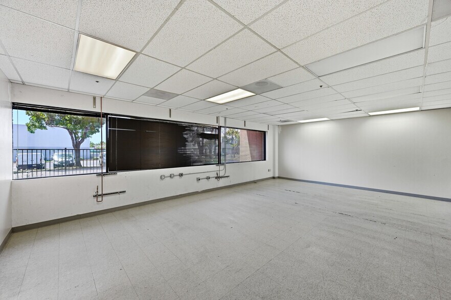 More Photos Of 675 Sycamore Dr, Milpitas Research And Development For Lease