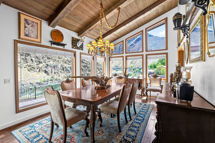 More Photos Of 420-422 Main Street St, Riggins Specialty For Sale