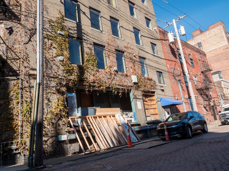 More Photos Of 1400-1404 Gratiot Ave, Detroit Office For Sale